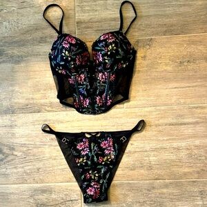 🌹Victoria’s Secret 2pc set Very Sexy push up bustier & string cheeky panty NWT